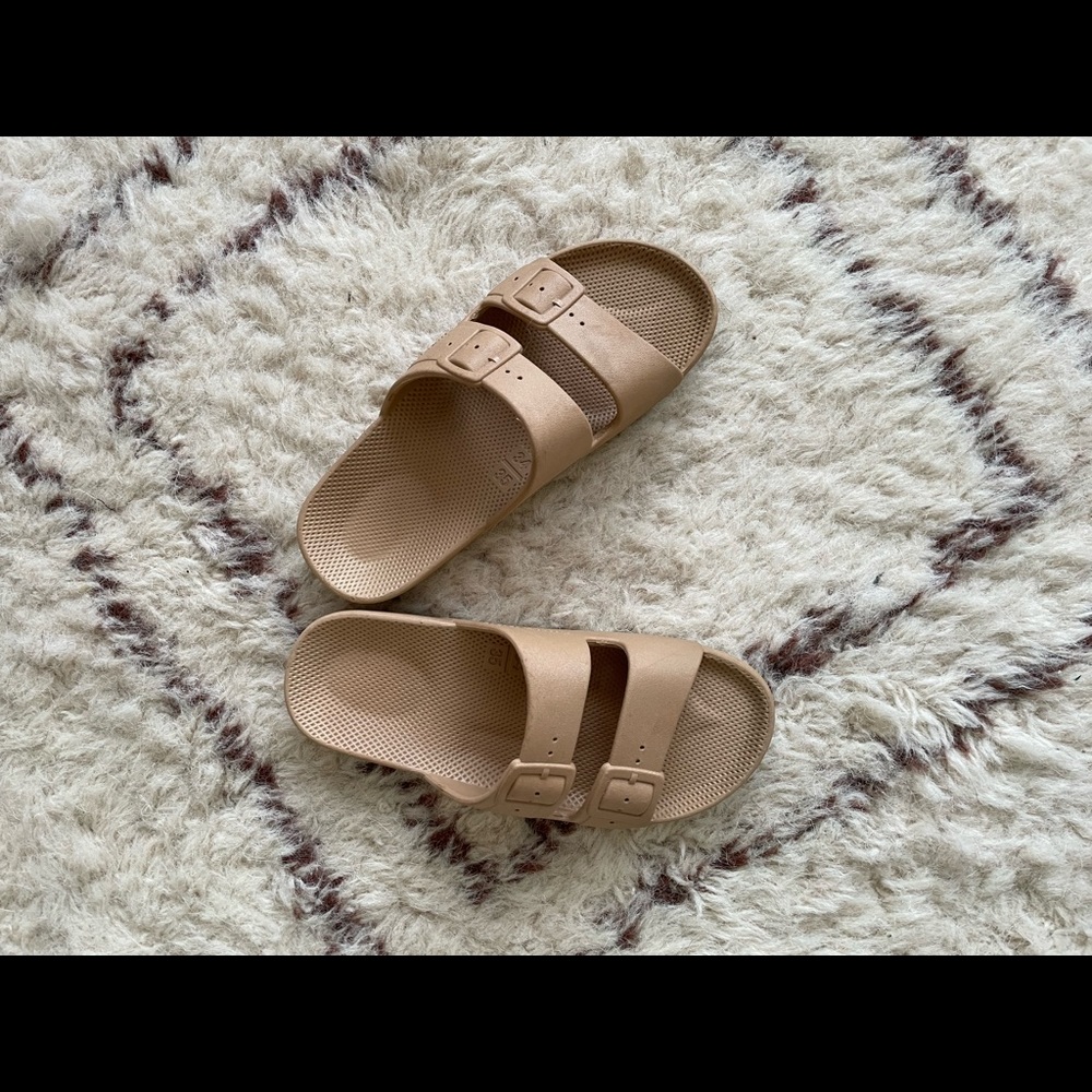 Freedom Moses sandals, size 4/5 adult/women, Camel